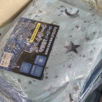 Gyerekeknek szánt hűsítő kötött takaró animációs motívummal, kétoldalas AB, 500–799 g, kevert rostból, tavasz–nyár