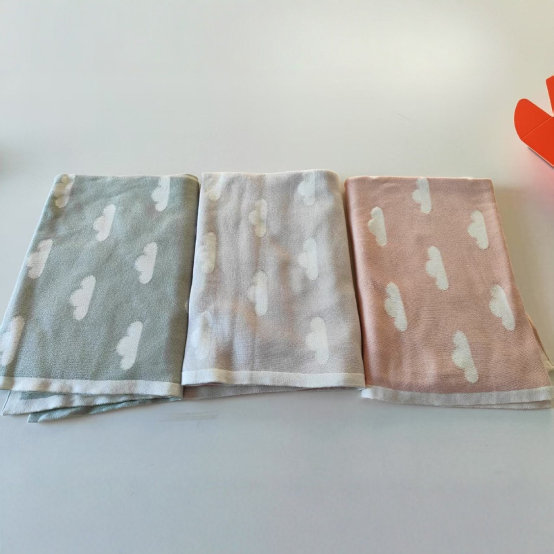 Dječja dvostrano pletena jacquard deka sa srčanim uzorkom, 100% pamuk, zima, pređa 32×2, kod 10058/10059.