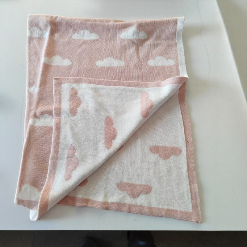 Dječja dvostrano pletena jacquard deka sa srčanim uzorkom, 100% pamuk, zima, pređa 32×2, kod 10058/10059.