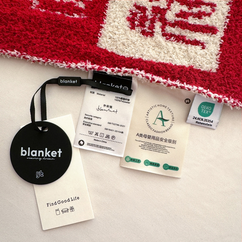 Rokām adīta sega — mūsdienīga vienkāršība; svara diapazons 1000–1499 g; piemērots visu sezonu lietošanai; kvalificēts Produkts