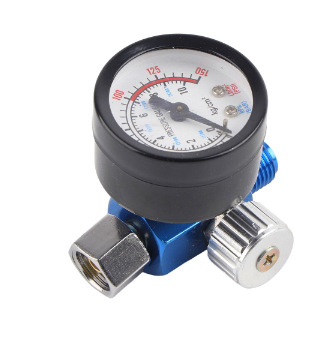 Pneimatiskā krāsošanas pistoles papildaprīkojums – gaisa spiediena regulatora ar manometru; Svars: 0.104 kg; Piemērots pneimatiskajiem krāsošanas pistoles