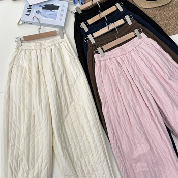 Памучни квилирани панталони с еластична талия, свободен прав силует, пълнеж коприново-подобен, зима 2025