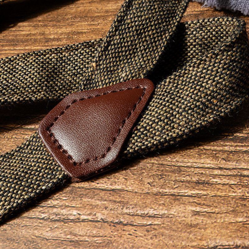 Unisex petnešos iš karuotos audinio su kryžminiu nugaros dizainu, 3 klipsai, reguliuojamas ilgis, suaugusiems