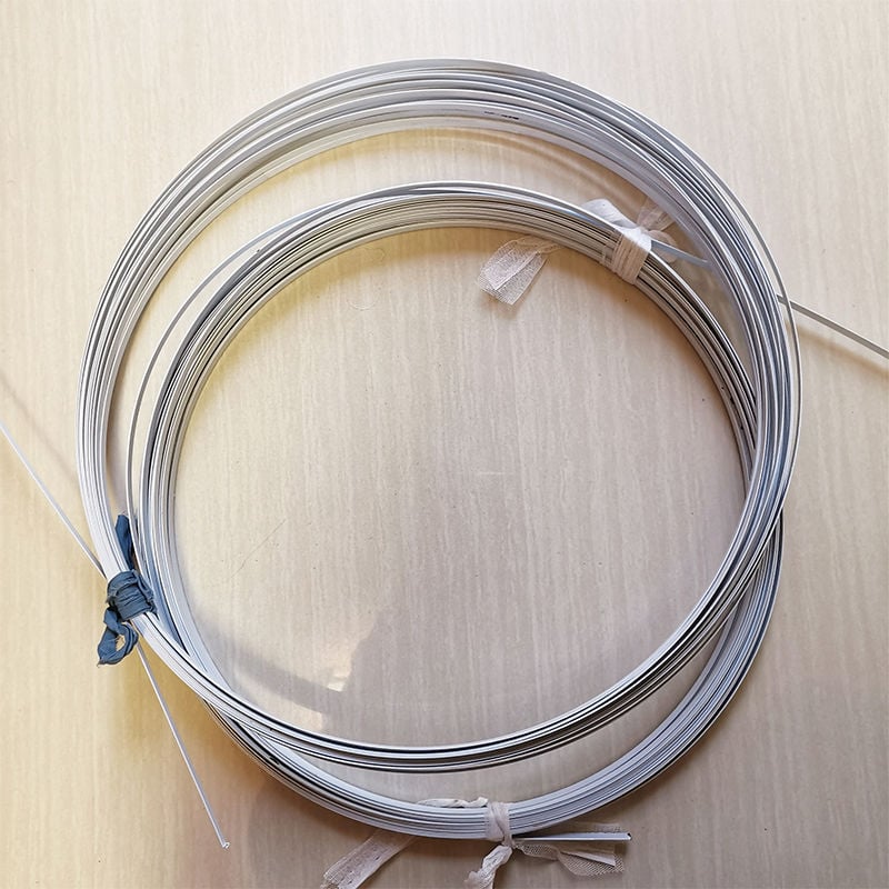 Kost za vjenčanicu: čelične kosti s plastičnim premazom za oblikovanje donjeg ruba i podršku suknje