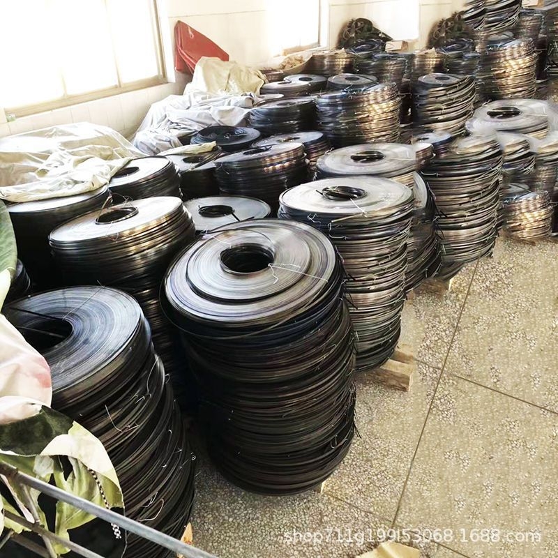 Kost za vjenčanicu: čelične kosti s plastičnim premazom za oblikovanje donjeg ruba i podršku suknje