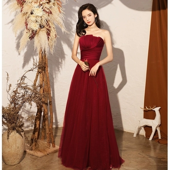 Вечерна рокля, полиестерно влакно, деколте без презрамки, силует принцеса, талия средна, дълга рокля