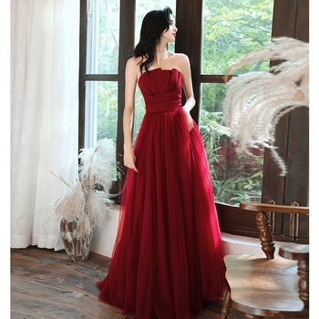 Вечерна рокля, полиестерно влакно, деколте без презрамки, силует принцеса, талия средна, дълга рокля