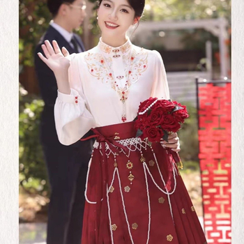 Hanfu pojasni lanac s perlama i resicama, plastični materijal; kopča od legure; automatsko zaključavanje; uska širina (<2 cm)