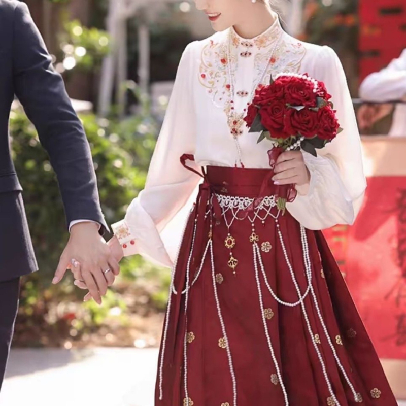 Hanfu pojasni lanac s perlama i resicama, plastični materijal; kopča od legure; automatsko zaključavanje; uska širina (<2 cm)