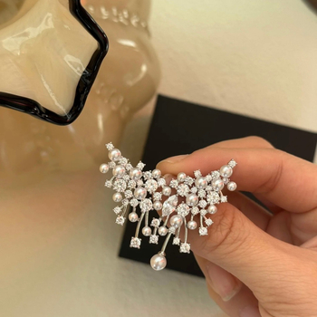 Bakrena broš Gypsophila s mikro pavé cirkon perlama, elektroplatiranje, zimsko izdanje 2025