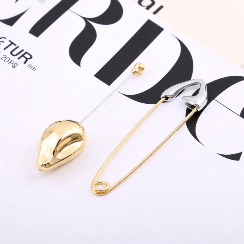 Brosa: metalni cvijet, elektroplatiranje, 25 g, Zima 2025, unisex dodatak