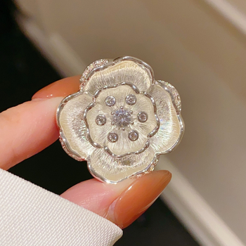 Bakrena broš s cvijetom, ručna izrada, 3D dizajn, elektropoliranje, ženski korejski stil