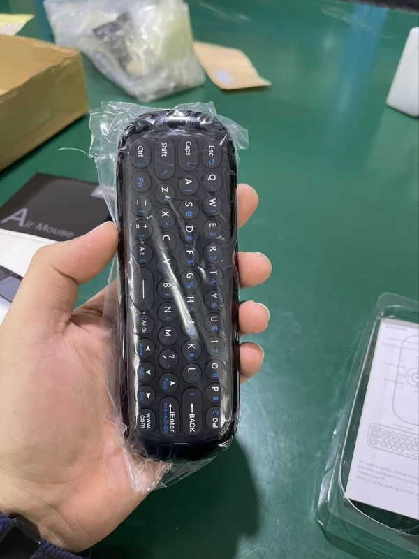 M8/W1 3-в-1 дистанционно управление: безжична въздушна мишка с клавиатура и гироскоп