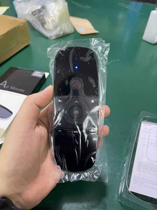 M8/W1 3-в-1 дистанционно управление: безжична въздушна мишка с клавиатура и гироскоп