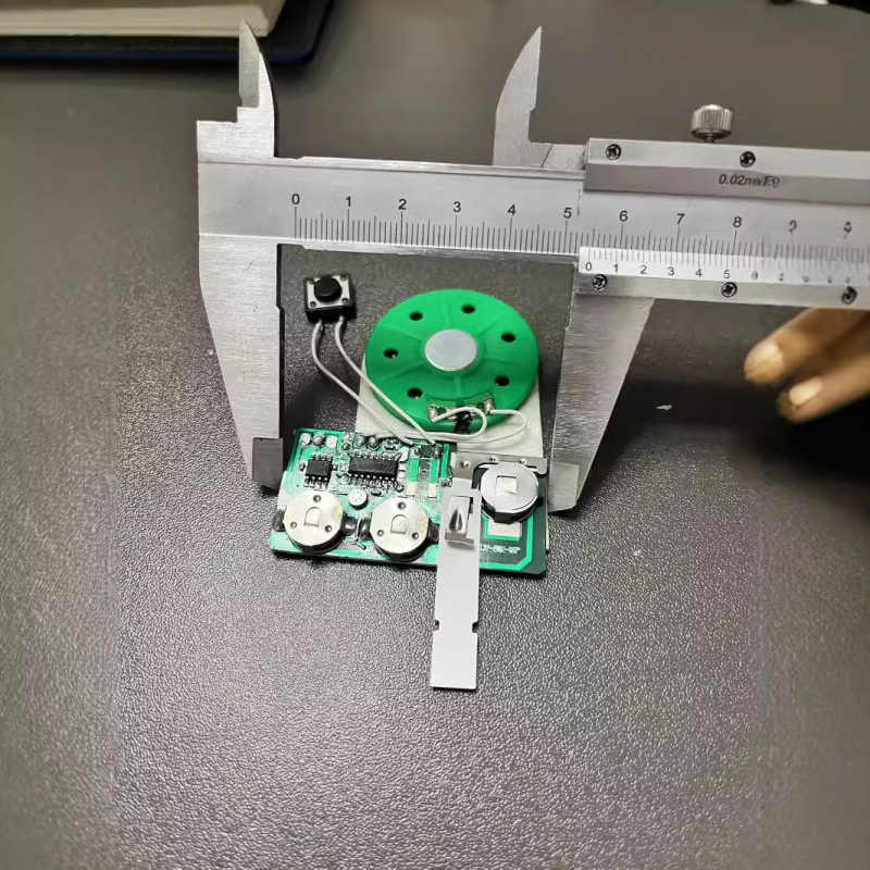 Üdvözlőlaphoz elektronikus hangmodul hangos zenével, nem testreszabható, opp csomagolás, videó útmutató elérhető