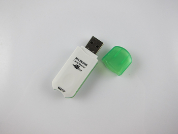 Čitač kartica 4-u-1, USB 2.0 visoko brzinsko sučelje, podržava SD i TF kartice