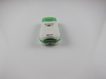 Čitač kartica 4-u-1, USB 2.0 visoko brzinsko sučelje, podržava SD i TF kartice