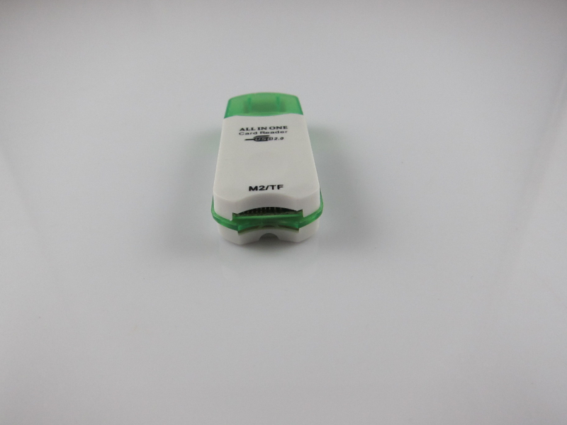 Čitač kartica 4-u-1, USB 2.0 visoko brzinsko sučelje, podržava SD i TF kartice