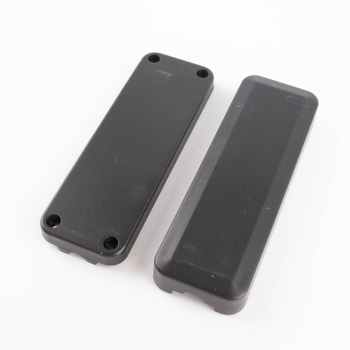 GM04 GPS vandeniui atsparus plastikinis korpusas automobilių lokatoriui