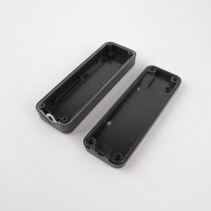 GM04 GPS vandeniui atsparus plastikinis korpusas automobilių lokatoriui