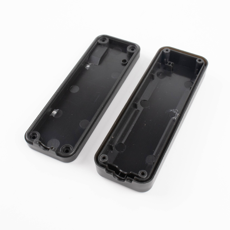 GM04 GPS vandeniui atsparus plastikinis korpusas automobilių lokatoriui