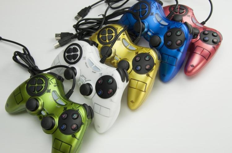 PC USB spēļu kontrolleris ar dubulto vibrāciju un diviem džojstikiem, modelis 900, USB interfeiss, svars 0,31 kg