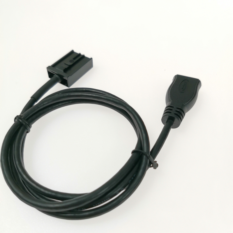 Autós HDMI-kábel: HDMI E-Type-tól HDMI-ig, réz vezetők, aranyozott érintkezők, beépített csatlakozás