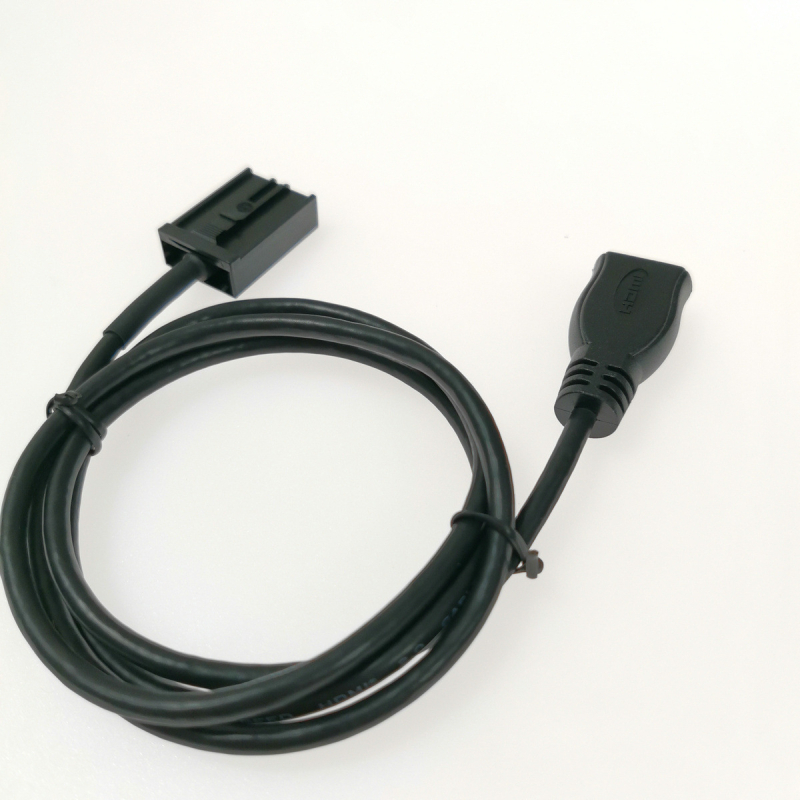 Autós HDMI-kábel: HDMI E-Type-tól HDMI-ig, réz vezetők, aranyozott érintkezők, beépített csatlakozás