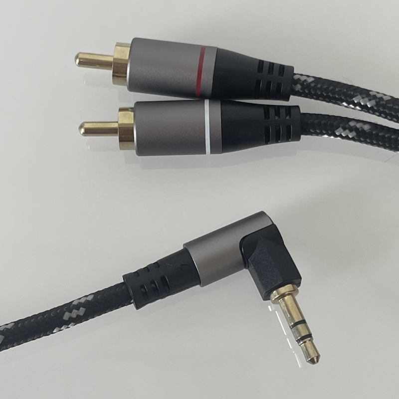 3,5 mm na 2× RCA audio kabel - zlatni konektori, jezgro od čistog bakra, bakar bez kisika, model R020
