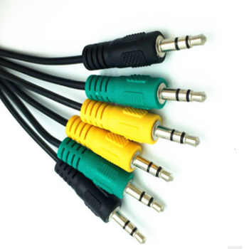 Trostruki stereo auto kabel s 3,5 mm muško–muški priključak