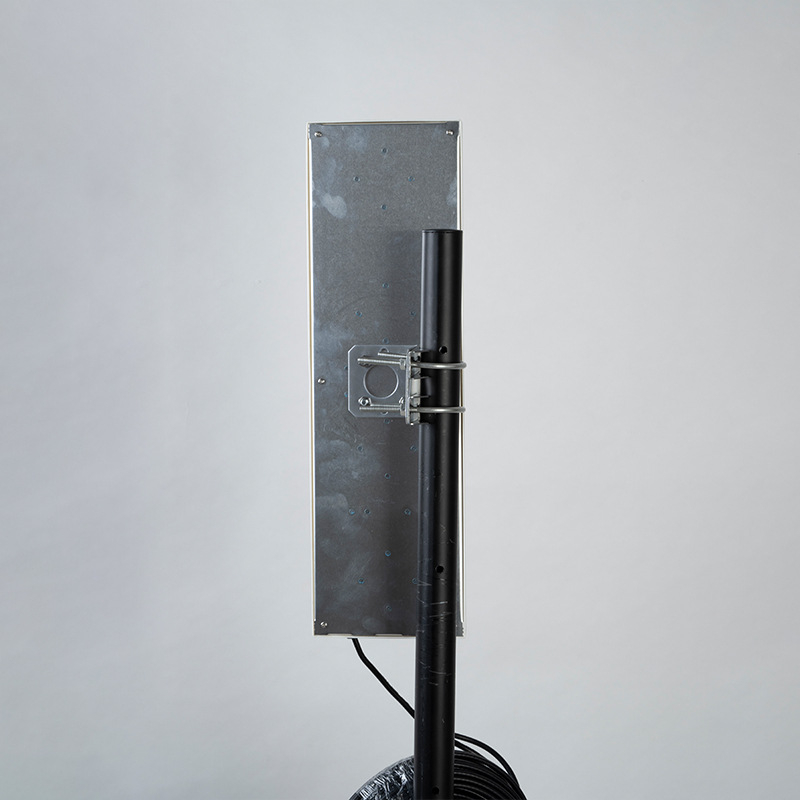 Vanjska usmjerena MIMO pločasta antena za zidni montažu, raspon frekvencija 1710–2700 MHz, dobitak 28 dBi (2×14 dBi), SWR ≤ 1.5