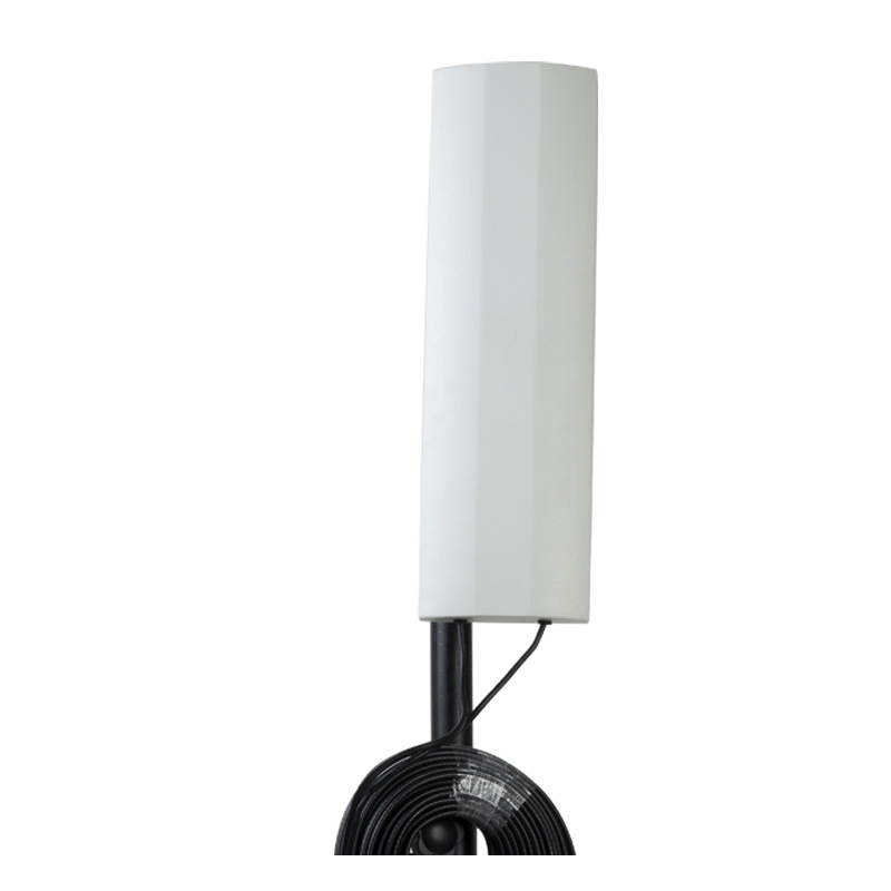 Vanjska usmjerena MIMO pločasta antena za zidni montažu, raspon frekvencija 1710–2700 MHz, dobitak 28 dBi (2×14 dBi), SWR ≤ 1.5