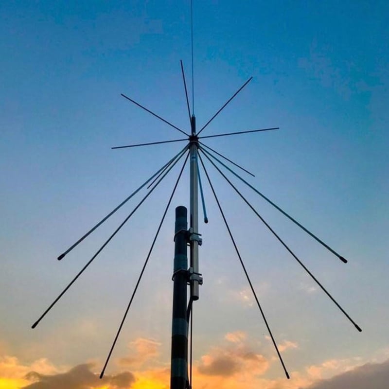 SignalPlus D1300 SDR antena – Omnidirekcijska disk-konusna antena, 25–1300 MHz, dobitak 3.5 dBi