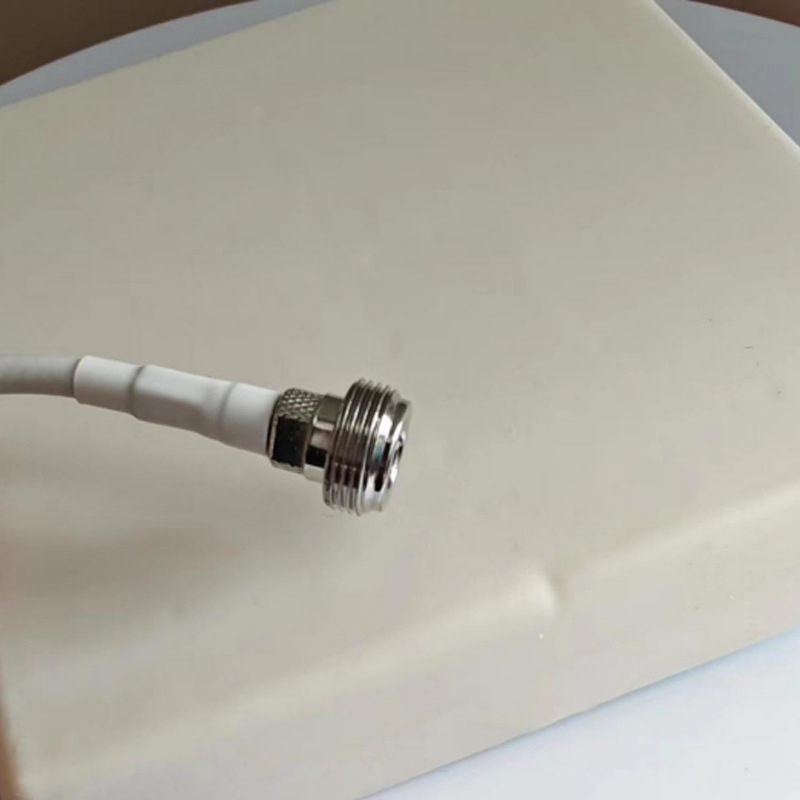 Antena montată pe perete, polarizare unipolară, 800–2700 MHz, panou plat direcțional pentru exterior, compatibil WiFi interior și 5G