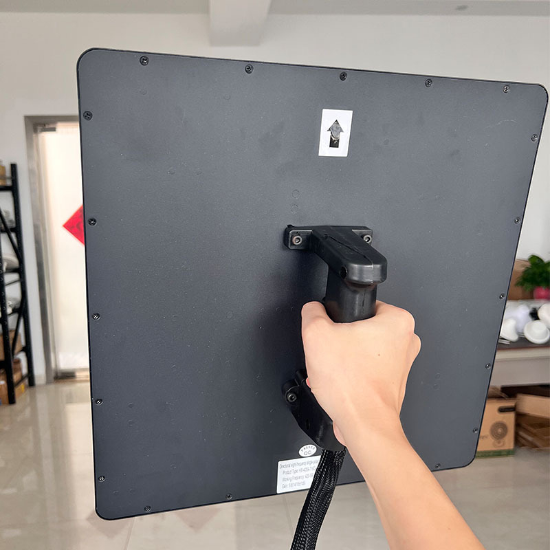 Antena plană direcțională cu mai multe porturi 900 MHz / 1,5 GHz / 2,4 GHz / 5,8 GHz