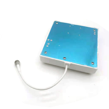 Zidna usmjerena antena SNWDXBGYW030, unutarnja i vanjska upotreba, dobitak 5–8 dBi, raspon frekvencija 800–2500 MHz, impedancija 50 Ω, VSWR ≤ 2.0