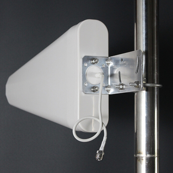 LPDA antena visoke učinkovitosti, vodootporna usmjerena Yagi antena za 2G/3G/4G — DC uzemljenje; HPBW 48°/44°; promjer šipke 25–40 mm