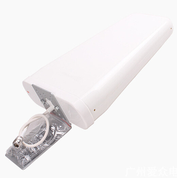 LPDA antena visoke učinkovitosti, vodootporna usmjerena Yagi antena za 2G/3G/4G — DC uzemljenje; HPBW 48°/44°; promjer šipke 25–40 mm
