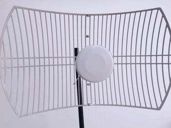 Ενισχυτής σήματος κινητής με διπολική παραβολική κεραία, εύρος 698–960 / 1710–3800 MHz, κέρδος 15/24 dB, 50 Ω, VSWR ≤ 1.5/2.0, 220 V, TA-QGD7038V8-15/24