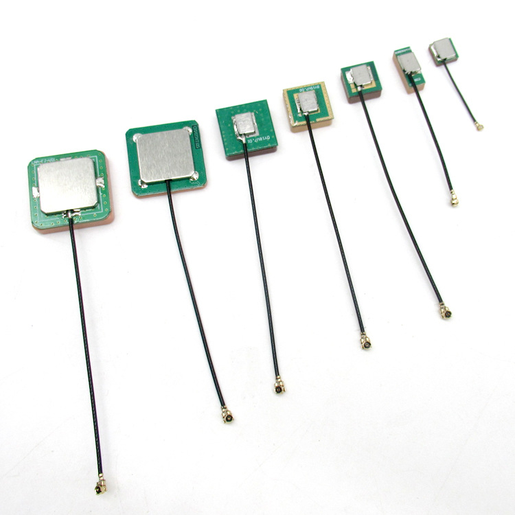 Modul GNSS Beidou GPS, antenă activă încorporată, modul ceramic dual-frequency, câștig de 28 dB, conector IPEX