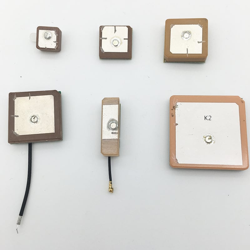 NZ051-1: Активна вградена GPS/Beidou антена за гривна, 28 dBi, 1575.42 MHz, 50 Ω, SWR ≤ 1.5