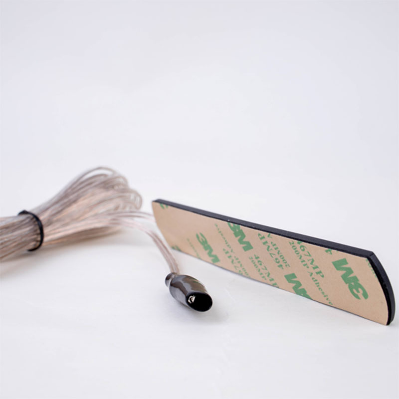 Kućna radio antena s plug-in ugradnjom, impedancija 75 Ω, raspon frekvencija 85–112 MHz, duljina 3200