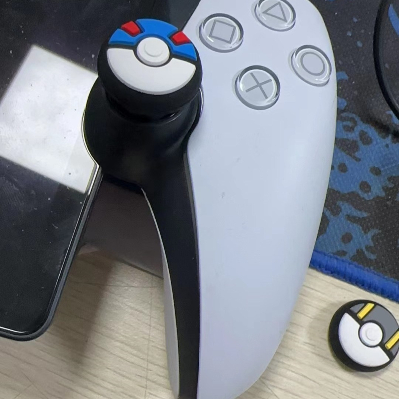 Silikonska kapica džojstika za PS5 Portal, Poké Ball dizajn - 4 komada