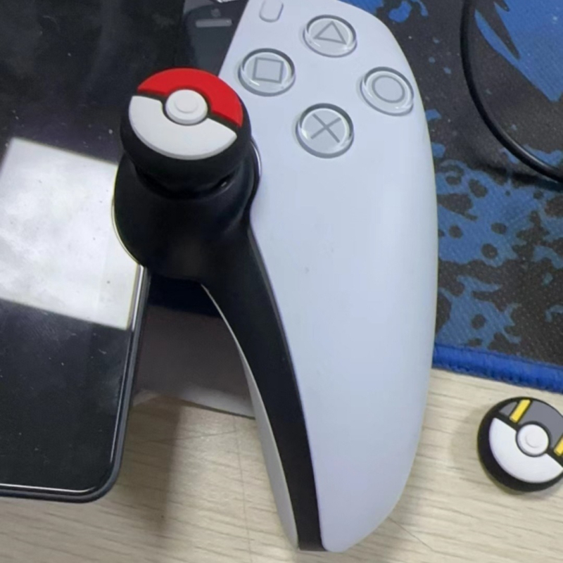 Silikonska kapica džojstika za PS5 Portal, Poké Ball dizajn - 4 komada