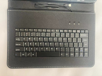 Žičana tipkovnica s kožnom futrolom i Type-C sučeljem za Android i Windows tablete - tanak i lagan dizajn
