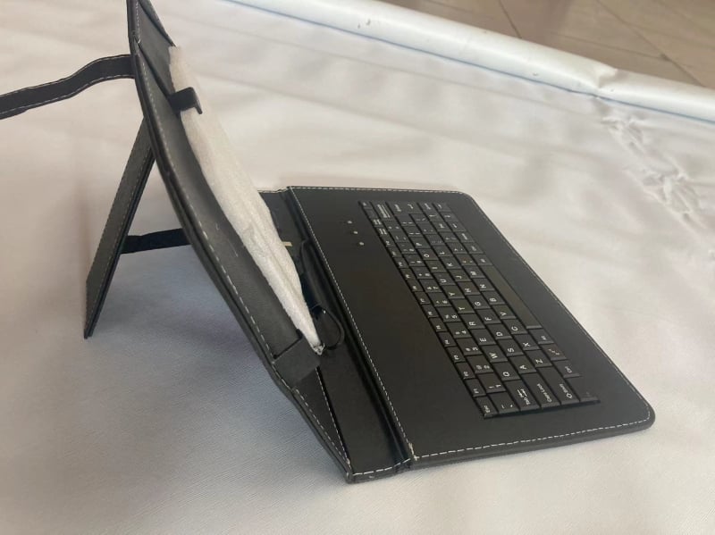 Žičana tipkovnica s kožnom futrolom i Type-C sučeljem za Android i Windows tablete - tanak i lagan dizajn