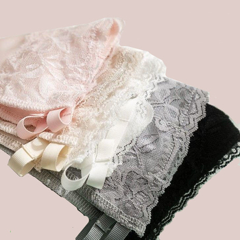 Egyrészes modal anyagú váll nélküli bustier, átlátszatlan csipkés szegéllyel, rövid fazon, expozíció elleni