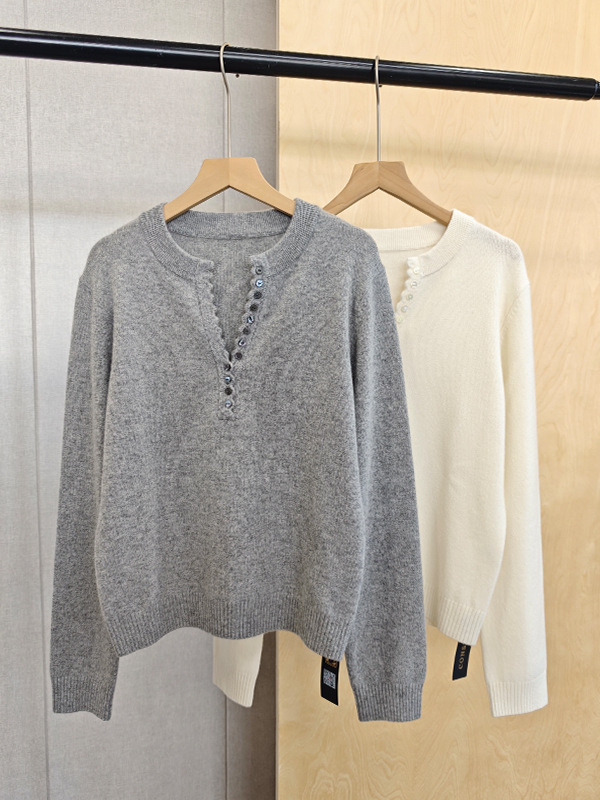 Vienos spalvos kašmyro džemperis su dalinai atviru apvaliu kaklu, ilgomis rankovėmis, moterims, ruduo 2025