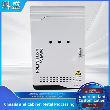 Nerūsējošā tērauda iekārtu korpuss ar lāzera griezumu, caurumu izgriešanu un locīšanu – plākšnes biezums 20 mm; apstrādes izmērs 100 (Garums×Platums× augstums); virsmas apdare: cepeškrāsnī žāvētā krāsa