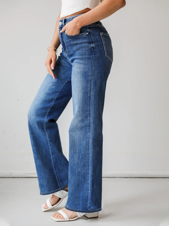 Moterų platėjančios džinsinės kelnės, vidutinio juosmens, aukšta elastingumas, medvilnės–poliesterio mišinys, ilgos